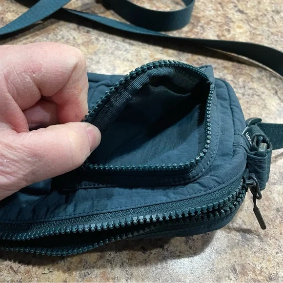 Lululemon Multi-Pocket Crossbody Bag 2.5L - Teal - Picture 11 of 12